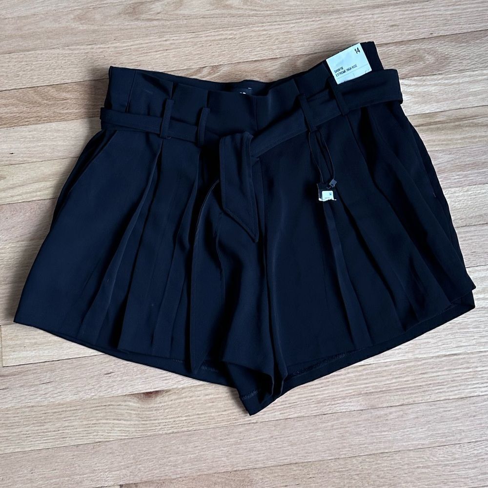 NWT NEW EXPRESS SIZE 14 shortie extreme high‎ rise paperbag pleated shorts short